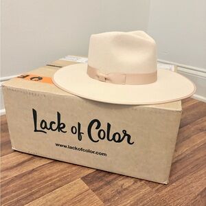 Lack of color ivory rancher fedora hat